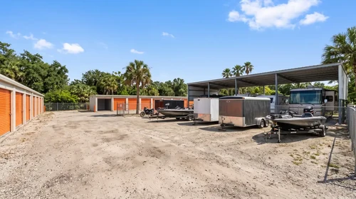 Business Storage in Apopka, FL: A Unit on SR 436 for Contractors and Growers